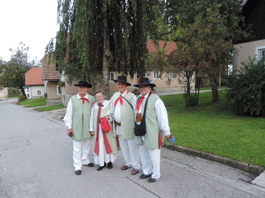 Kako pa kaj pri vas na Mačkovi farmi?